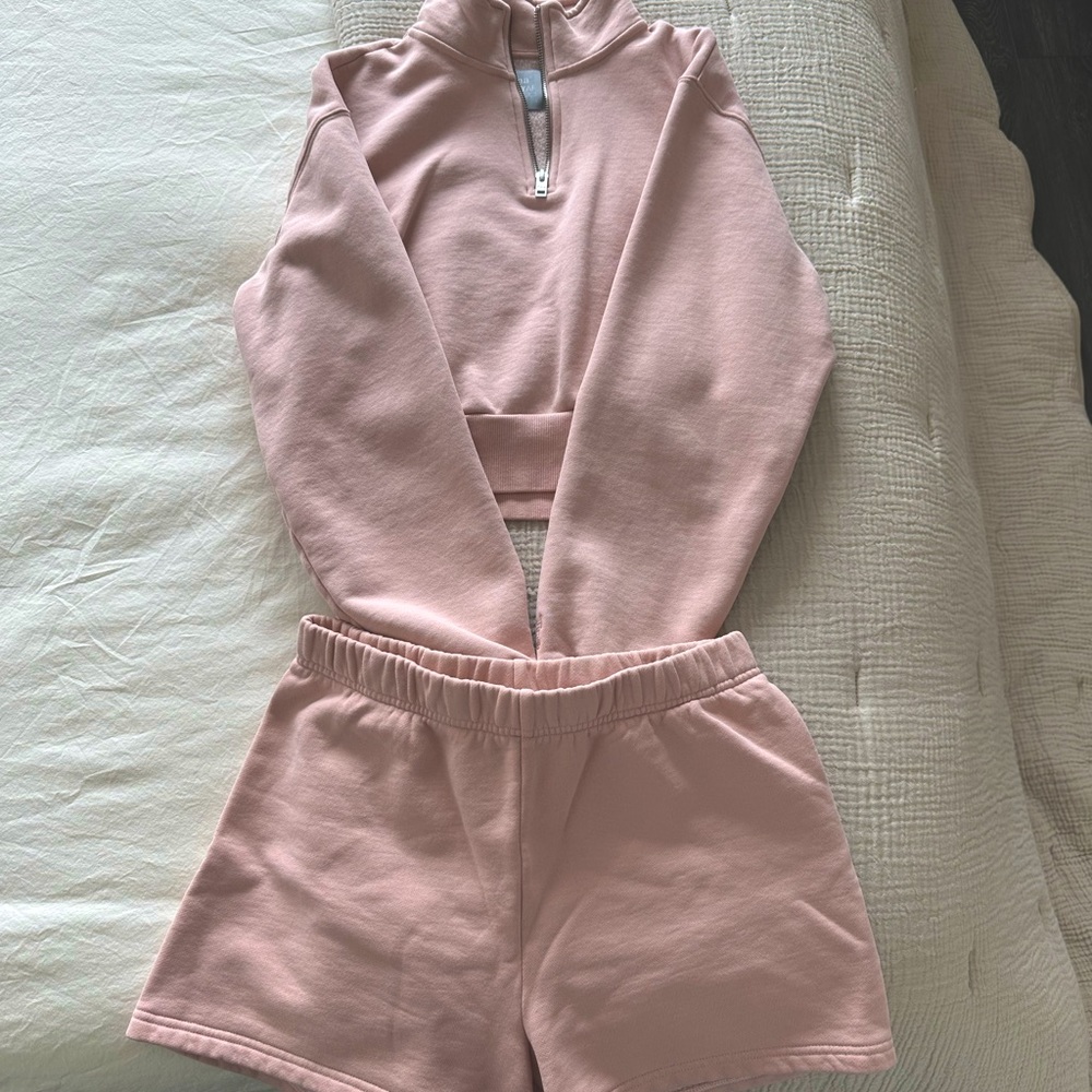 Aritzia TNA Cozy Fleece Set